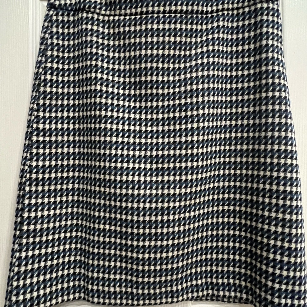 Talbots A-Line Houndstooth Skirt in Black and Cream